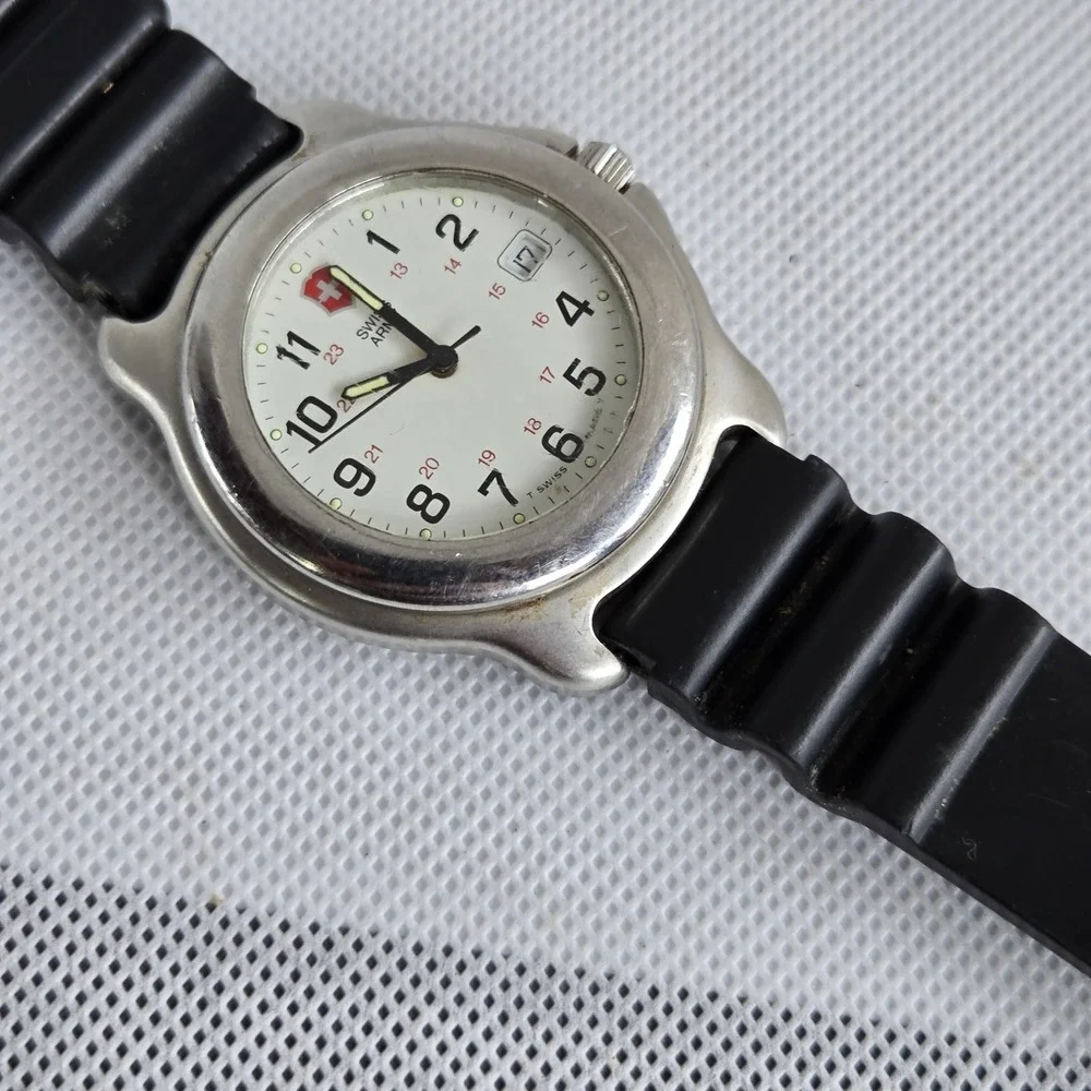 vintage Victorinox Swiss Army Watch Stainless Steel Date Black Strap 8